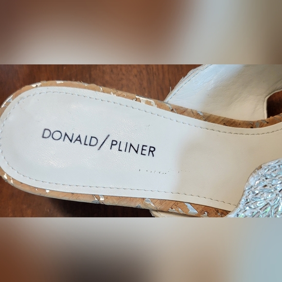 Donald Pliner Elly Silver Cork Kitten Heel Sandals Size 11 - Picture 9 of 13